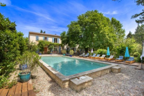 Mas provençal 14 personnes - parking privé